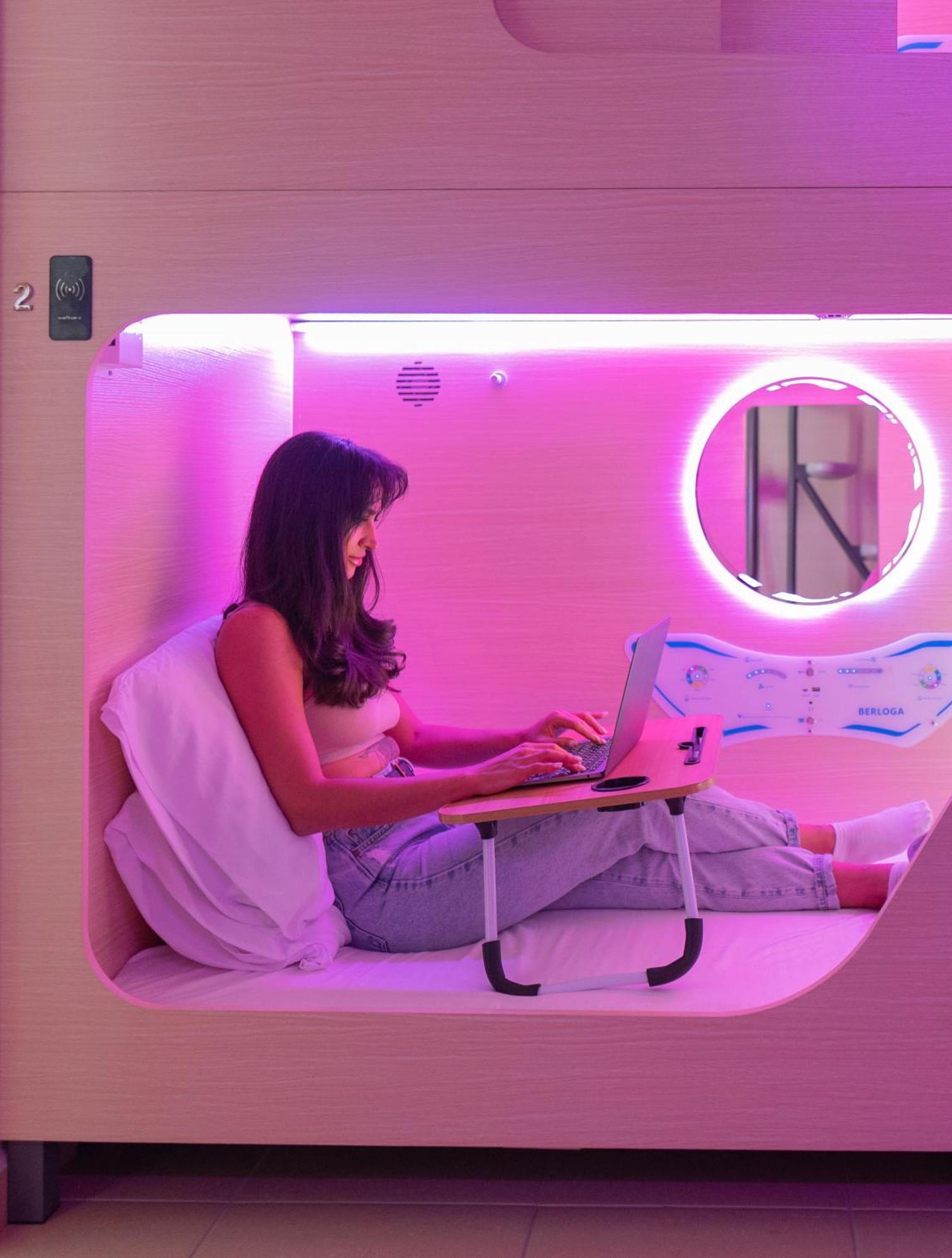 Berloga Capsule Jbr Hotel Dubai Luaran gambar